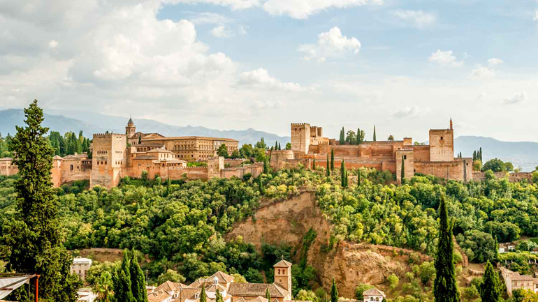 الحمراء (Alhambra) در گراندا (Granada) الحمراء (Alhambra) در گراندا (Granada)