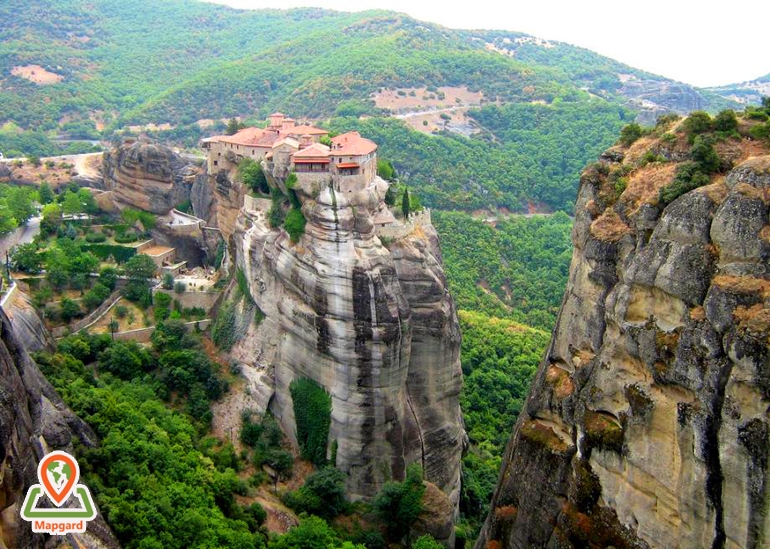 صخره های معلق معبد متورا (Metéora) در یونان (Greece) صخره های معلق معبد متورا (Metéora) در یونان (Greece)
