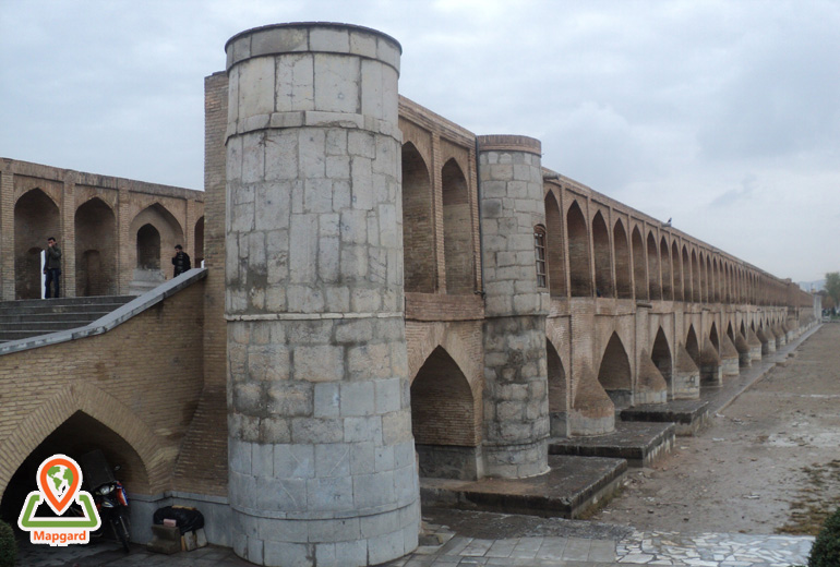 ستون های اصلی سی و سه پل ستون های اصلی سی و سه پل