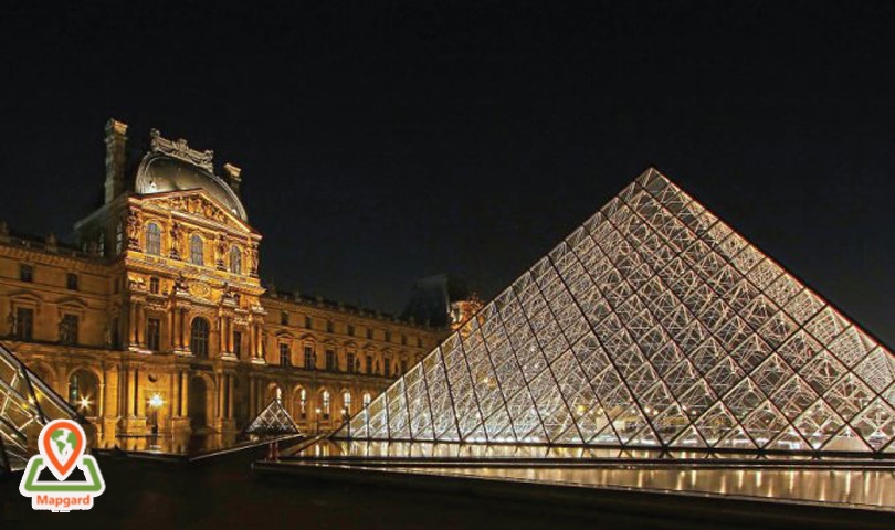 ‌نزدیک یک محل مهم توریستی غذا نخورید