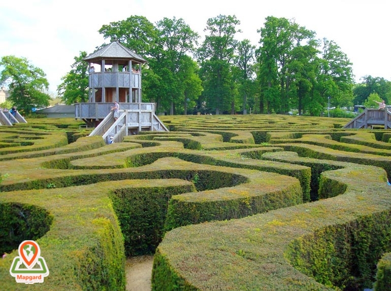 مارپیچ لانگلیت (Longleat Hedge Maze) کجاست و طول آن چقدر است؟