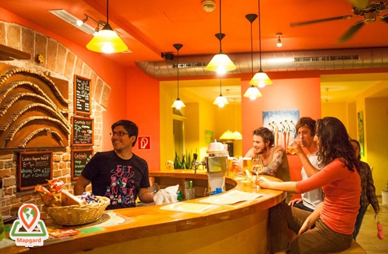 کار در کافه یا رستوران