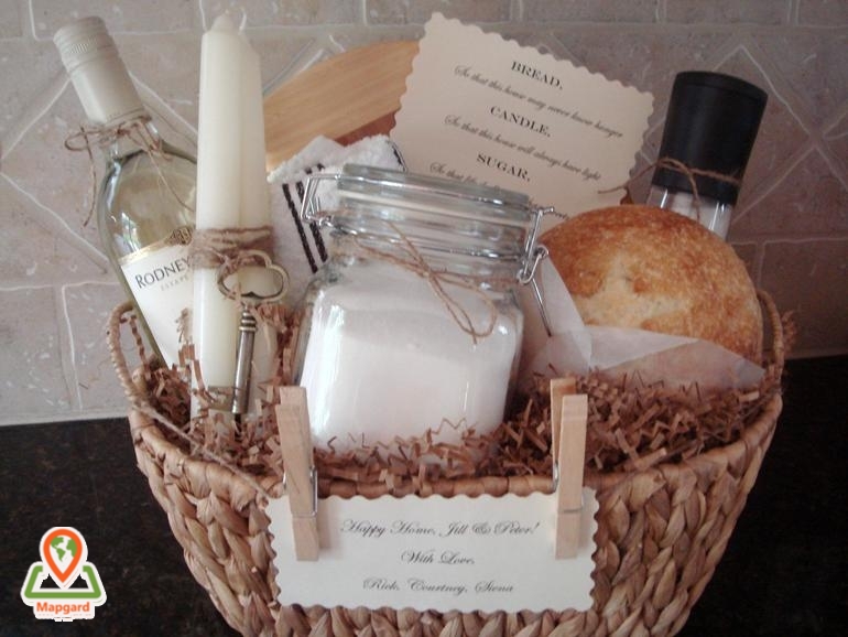 سبدی از نمک، شمع و نان