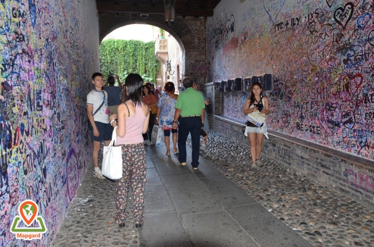 نامه های خانه ژولیت