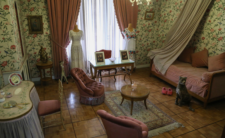 اتاق خواب و مطالعه فرحناز پهلوی اتاق خواب و مطالعه فرحناز پهلوی