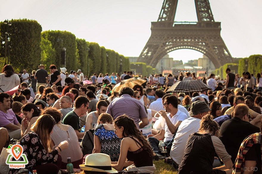 پیک نیک در نزدیکی برج ایفل، پاریس، فرانسه4