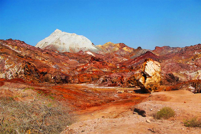 6) جزیره قشم، جزیره هرمز و جزیره هنگام، یکی از عجایب ایران 6) جزیره قشم، جزیره هرمز و جزیره هنگام، یکی از عجایب ایران