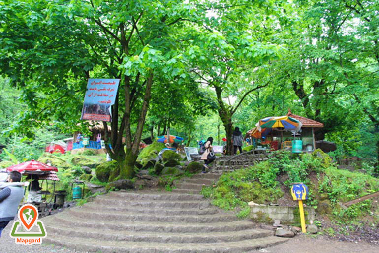 ابتدای پله های قلعه رودخان ابتدای پله های قلعه رودخان